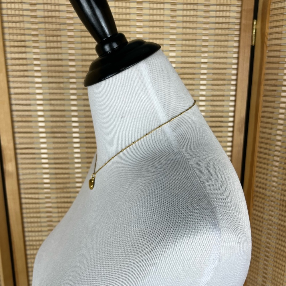 The Seaside Pendant - 18k Gold Seashell Dainty Gold Plated Necklace - Picture 8 of 11
